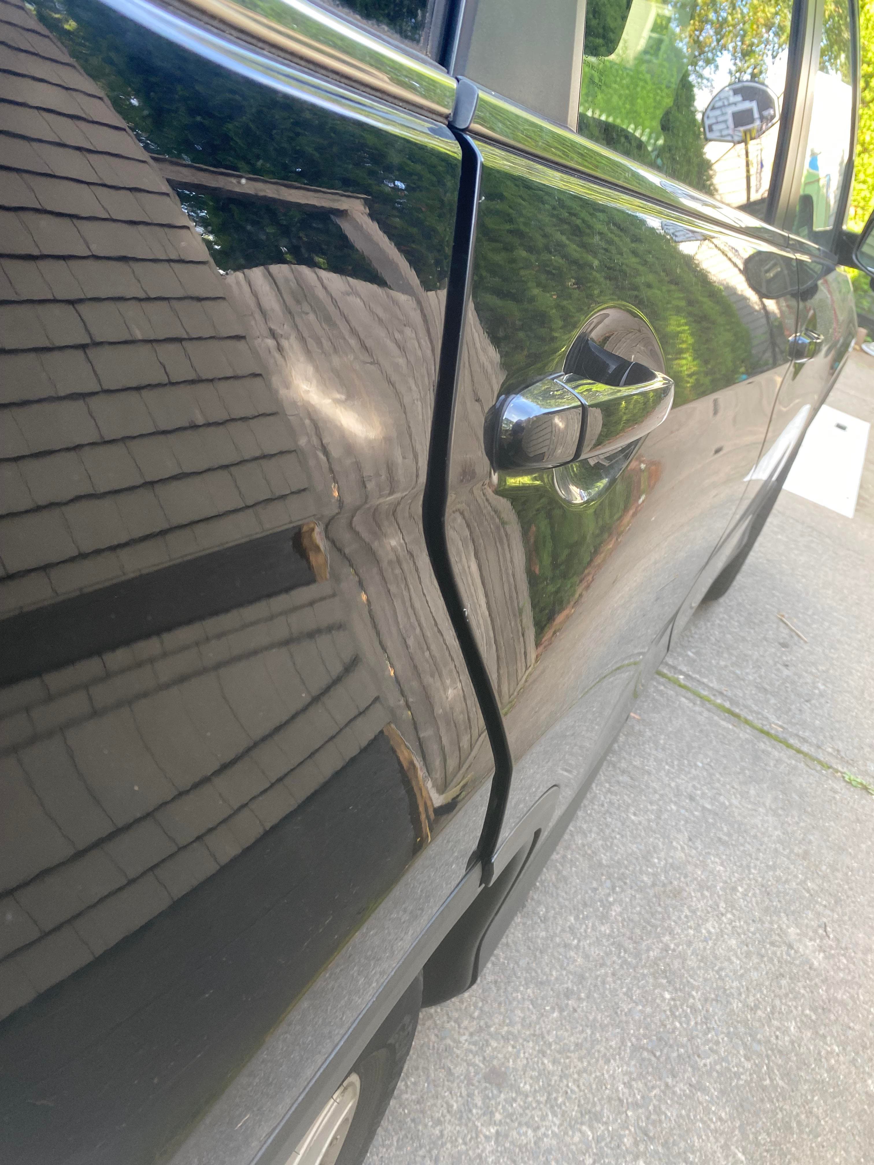 Aer inegale intre panourile caroseriei - semn de accident sau inlocuire